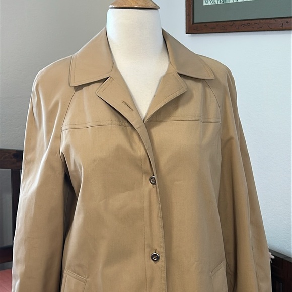 Vintage London Fog Tan Short Trench Coat size 6 - Picture 3 of 16